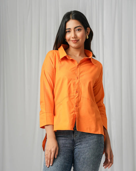 Oversized orange shirt, layered front styling